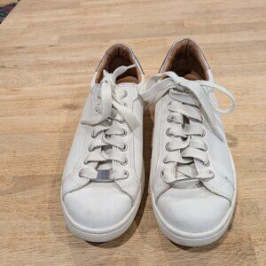 Women's Uggs Casual leather sneakers - Size 8.5